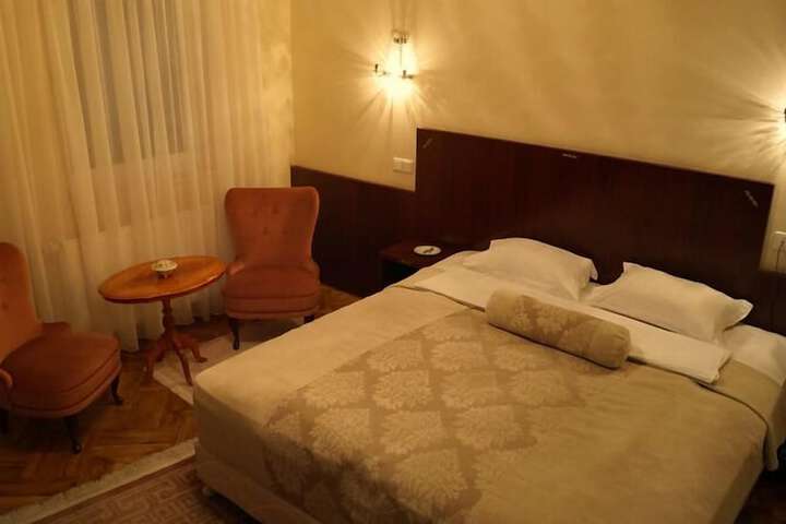 Room 22 of 49