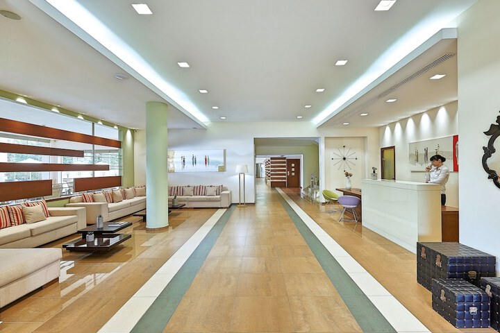 Entrance & Lobby