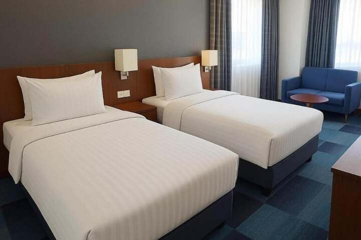 Room 21 of 34