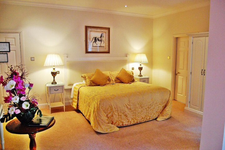 Room 9 of 33