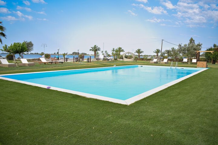 Pool 207 of 261