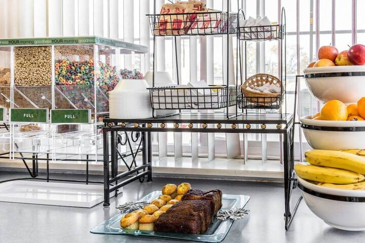 Breakfast/Coffee Service 20 of 25