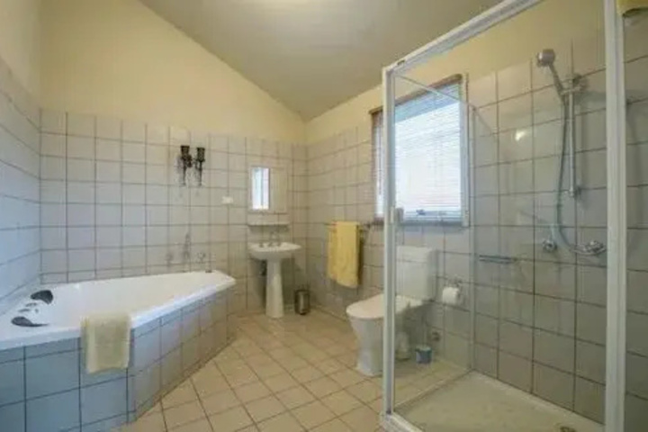 Room 11 of 26