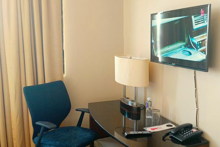 Room 28 of 63