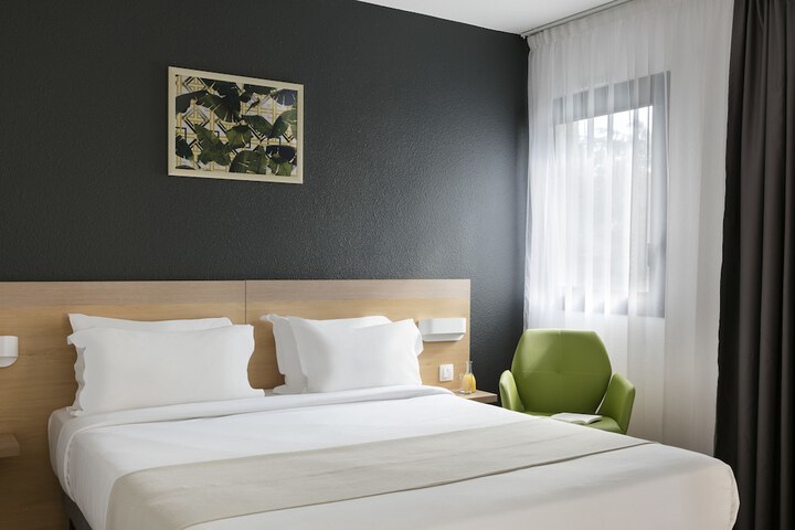 Room 8 of 30