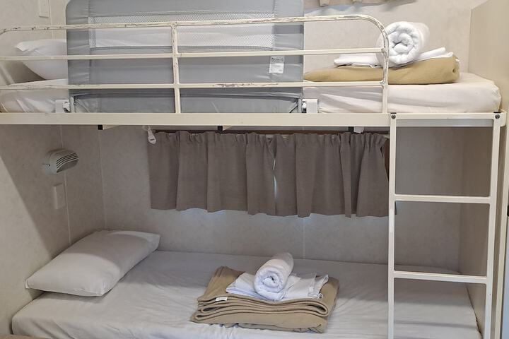 Room 17 of 76