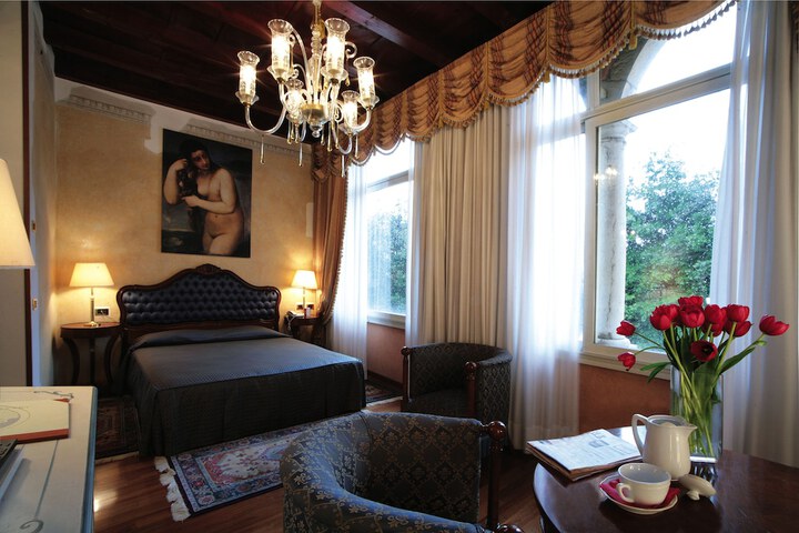 Room 15 of 107
