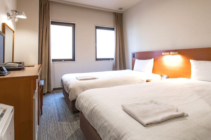 Room 9 of 36