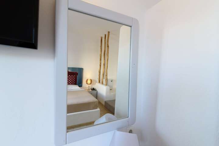 Room 27 of 71