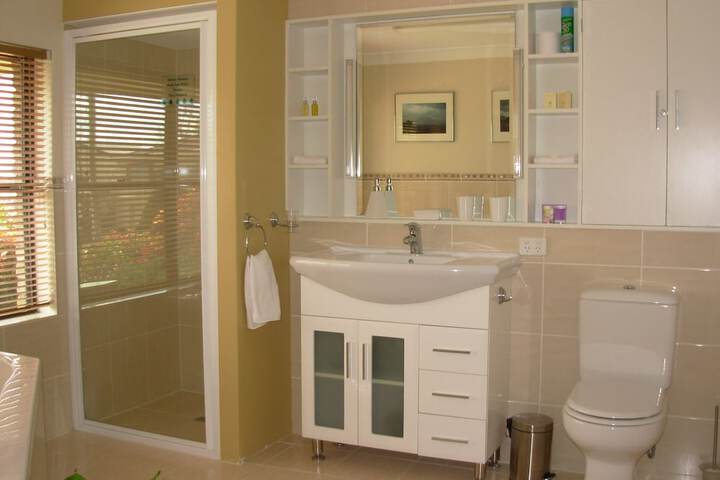 Room 11 of 28