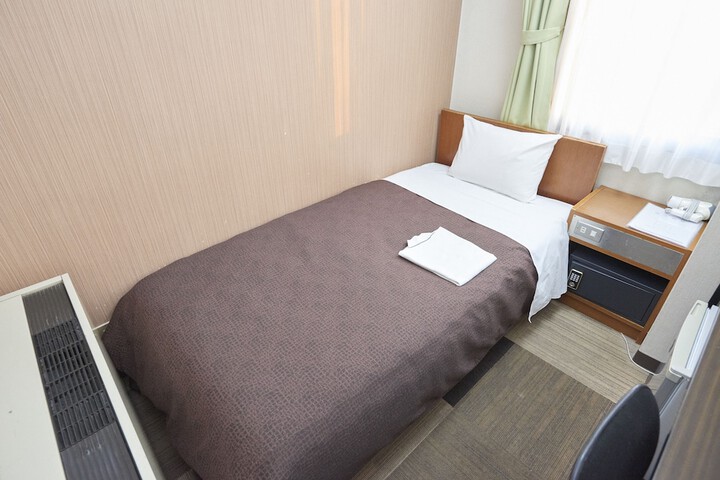Room 4 of 27