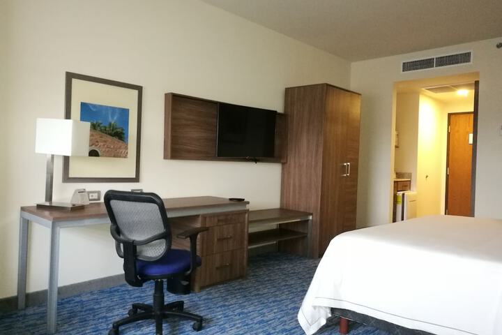 Room 8 of 87