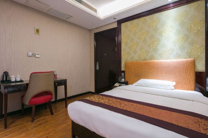 Room 25 of 32