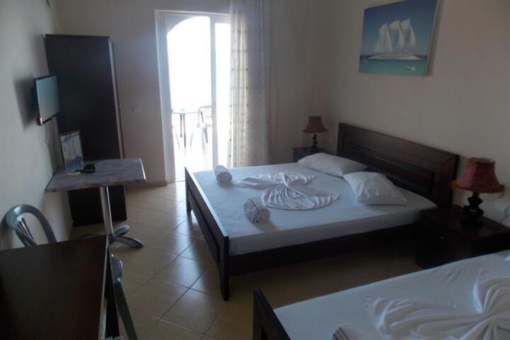 HOTEL MAESTRAL