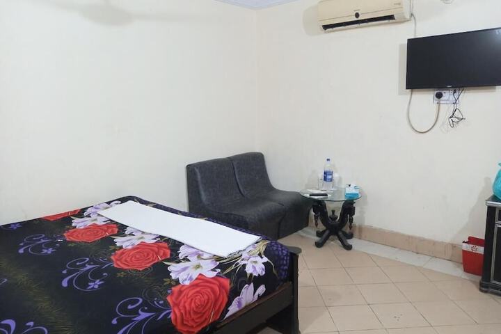 Room 11 of 24