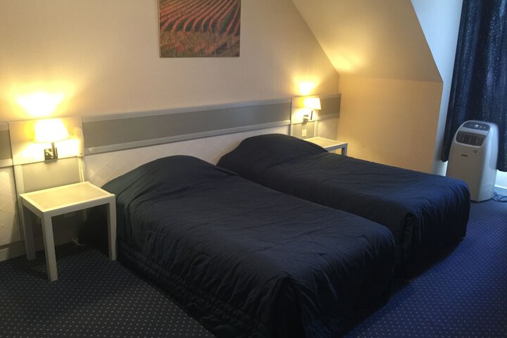 Room 10 of 29