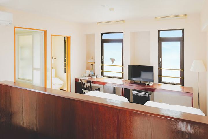 Room 10 of 64
