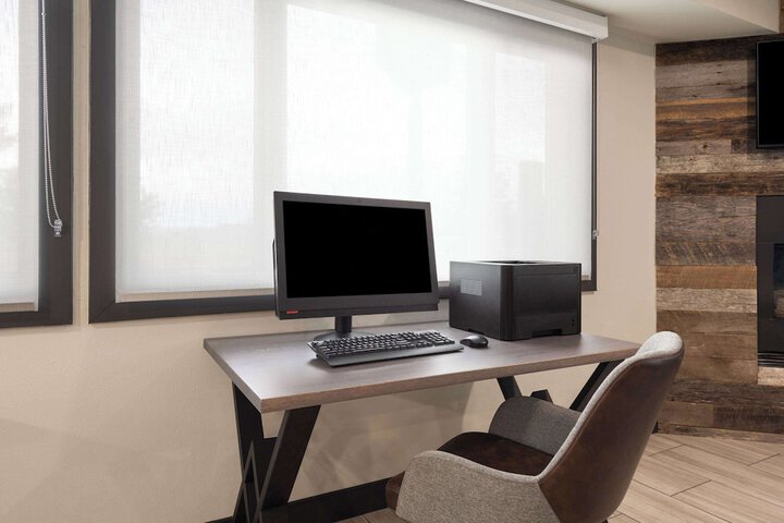 Business Center 23 of 29