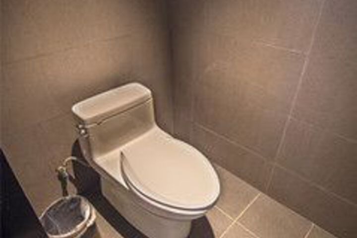Room 5 of 94