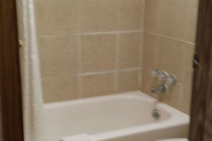 Room 5 of 8