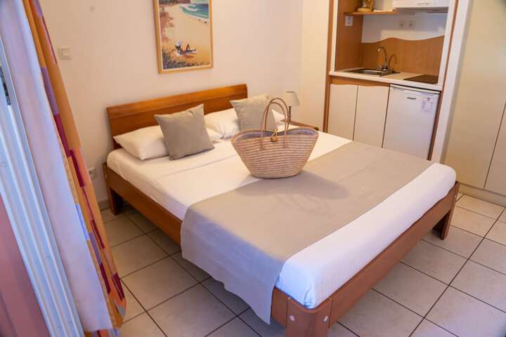 Room 3 of 38