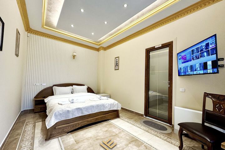 Room 3 of 121
