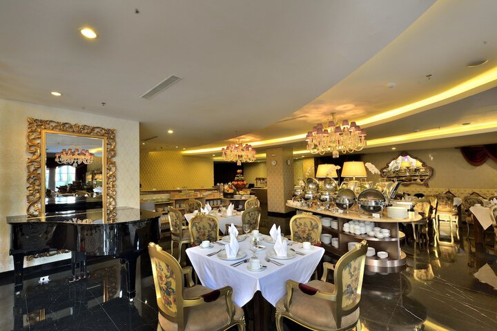 Dining Photos