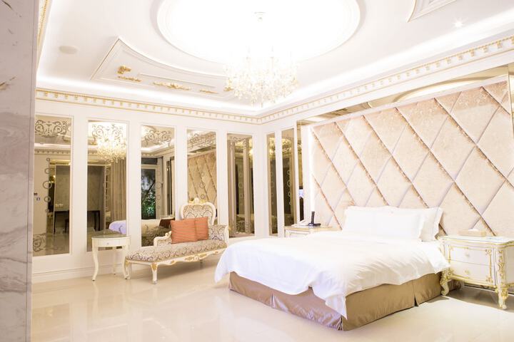 Room 7 of 53