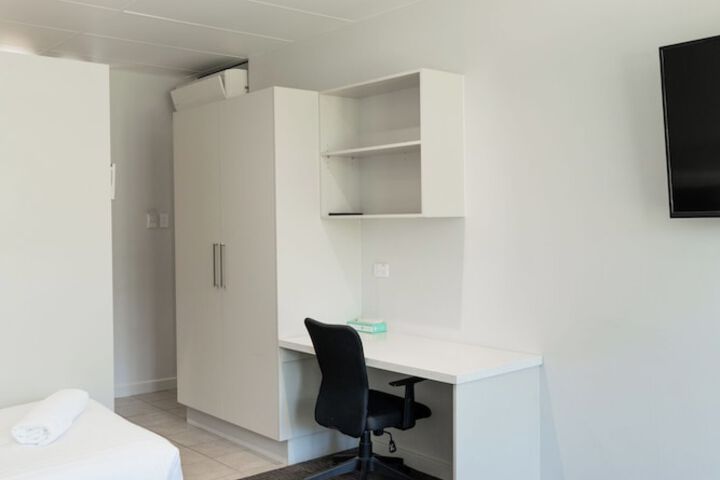 Room 8 of 27