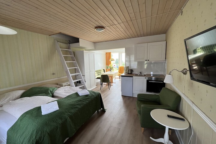 Room 28 of 73