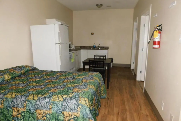 Room 3 of 9