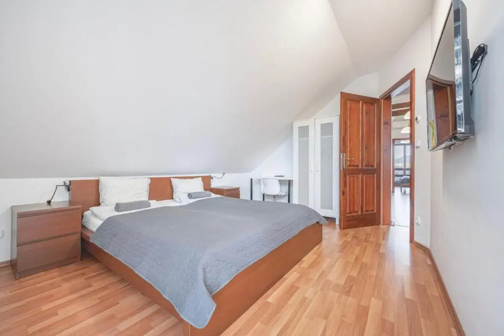 Room 5 of 24