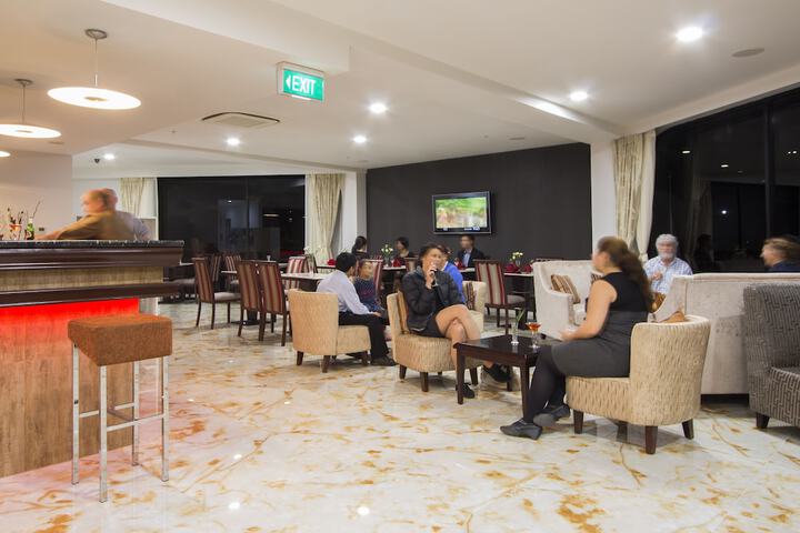 Lounge 56 of 67