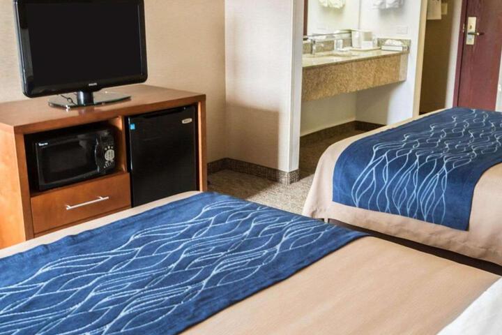 2 Queen Beds (7 of 7)