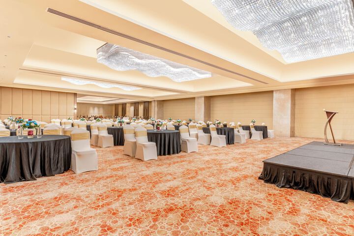 Ballroom/Hall 25 of 32