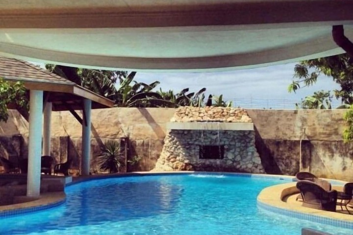 Pool Hotel