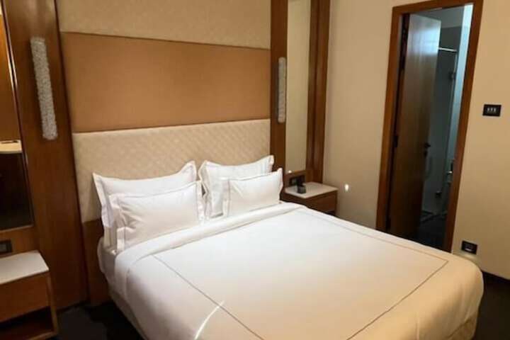 Room 14 of 25