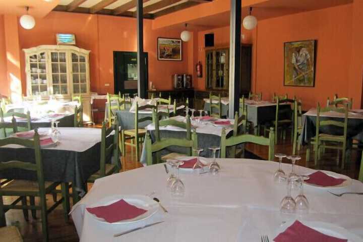 Dining 9 of 14