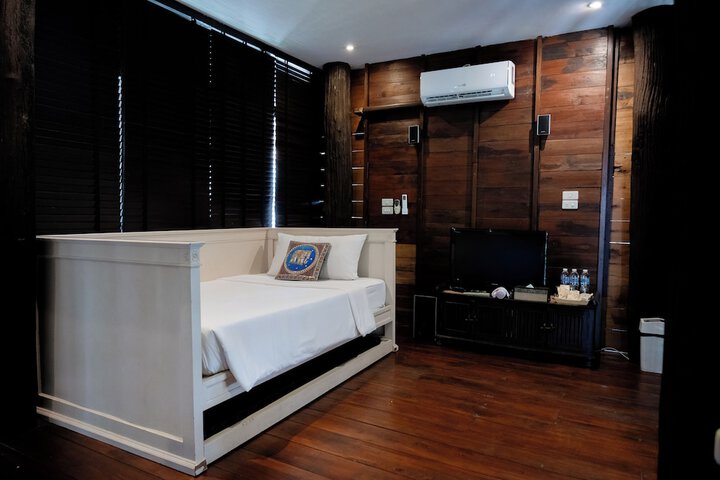 Room 9 of 28