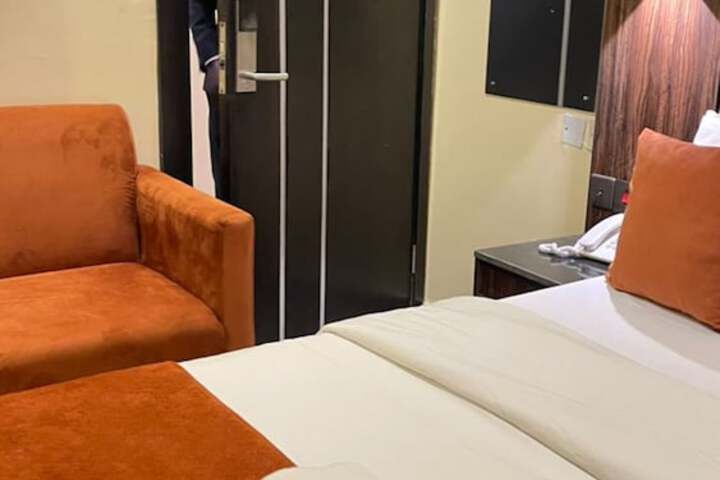Room 4 of 19