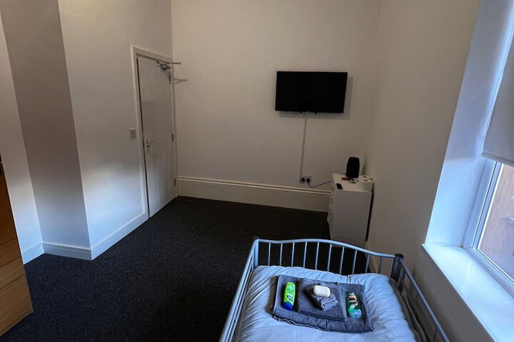 Room 10 of 14