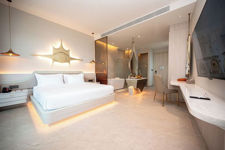 Room 19 of 77