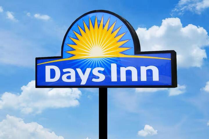 Days Hotel by Wyndham Jinghong Downtown
