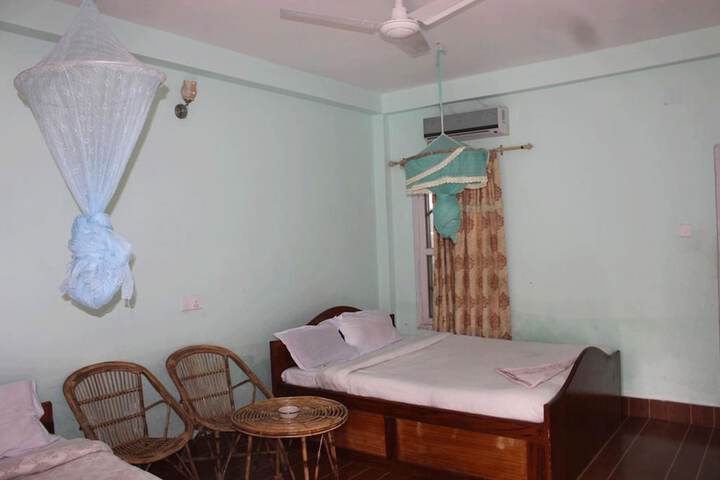 Room 12 of 28