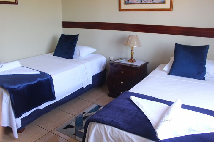 Room 16 of 38