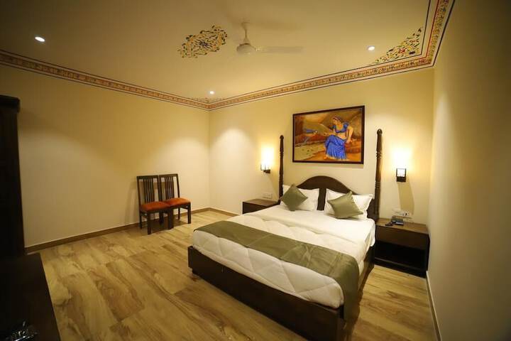 Room 10 of 18