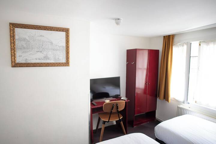 Room 52 of 78