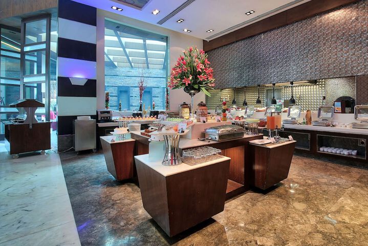 Dining 44 of 60
