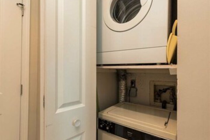 Laundry 19 of 32