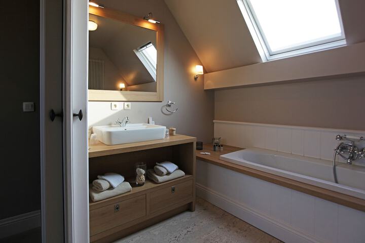 Room 8 of 22